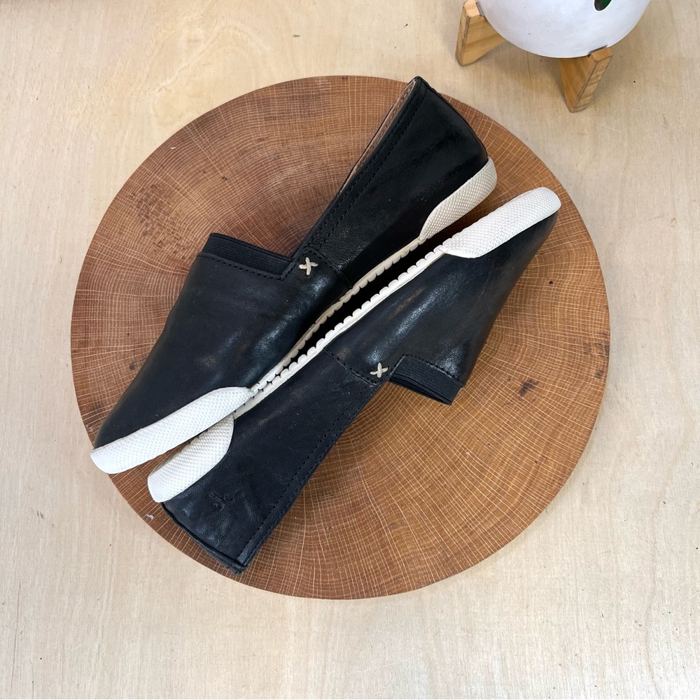 Frye | Melanie Black leather Slip-On Flats Size 7 - Picture 9 of 15